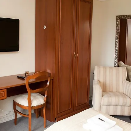 فندق Sanden Bjerggaard - Det Lille Badehotel 3*