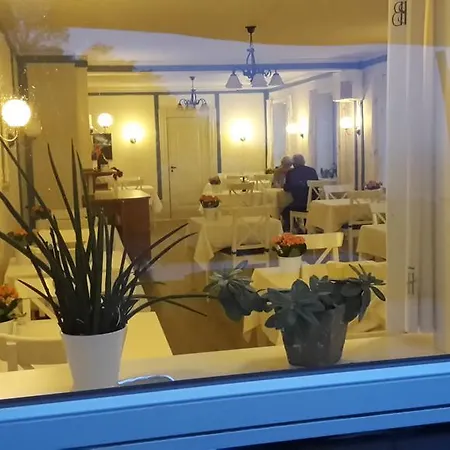فندق Sanden Bjerggaard - Det Lille Badehotel 3*